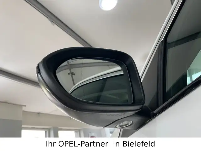 Opel Insignia view 9