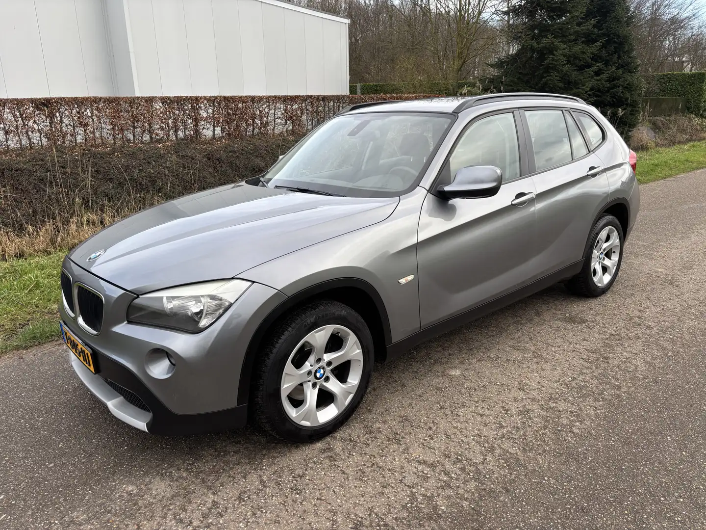 BMW X1 sDrive18i Executive / NAVI / AIRCO ECC / CRUISE / Grijs - 2