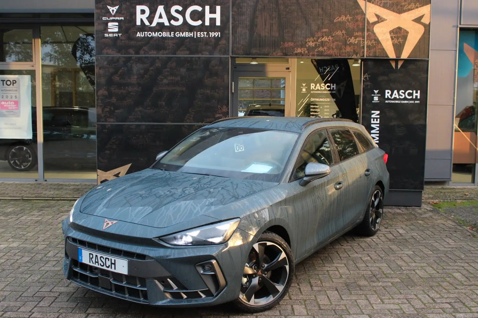 CUPRA Leon Sportstourer 1.5 eTSI DSG+LED+RFK+ACC+KESSY Bleu - 1