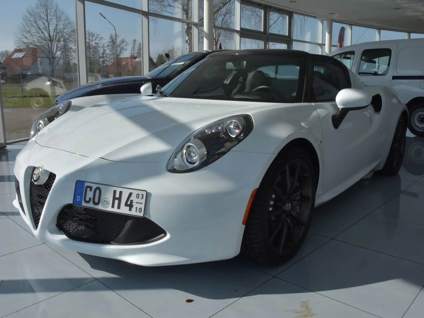 Alfa Romeo 4C Spider 1750 TBI#BEREIFUNG U. ZAHNRIEMEN NEU# Blanc - 1