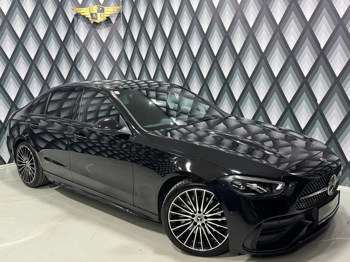 Mercedes-Benz C 200 4Matic Aut. // AMG LINE // 1.BESITZ // Schwarz - 1