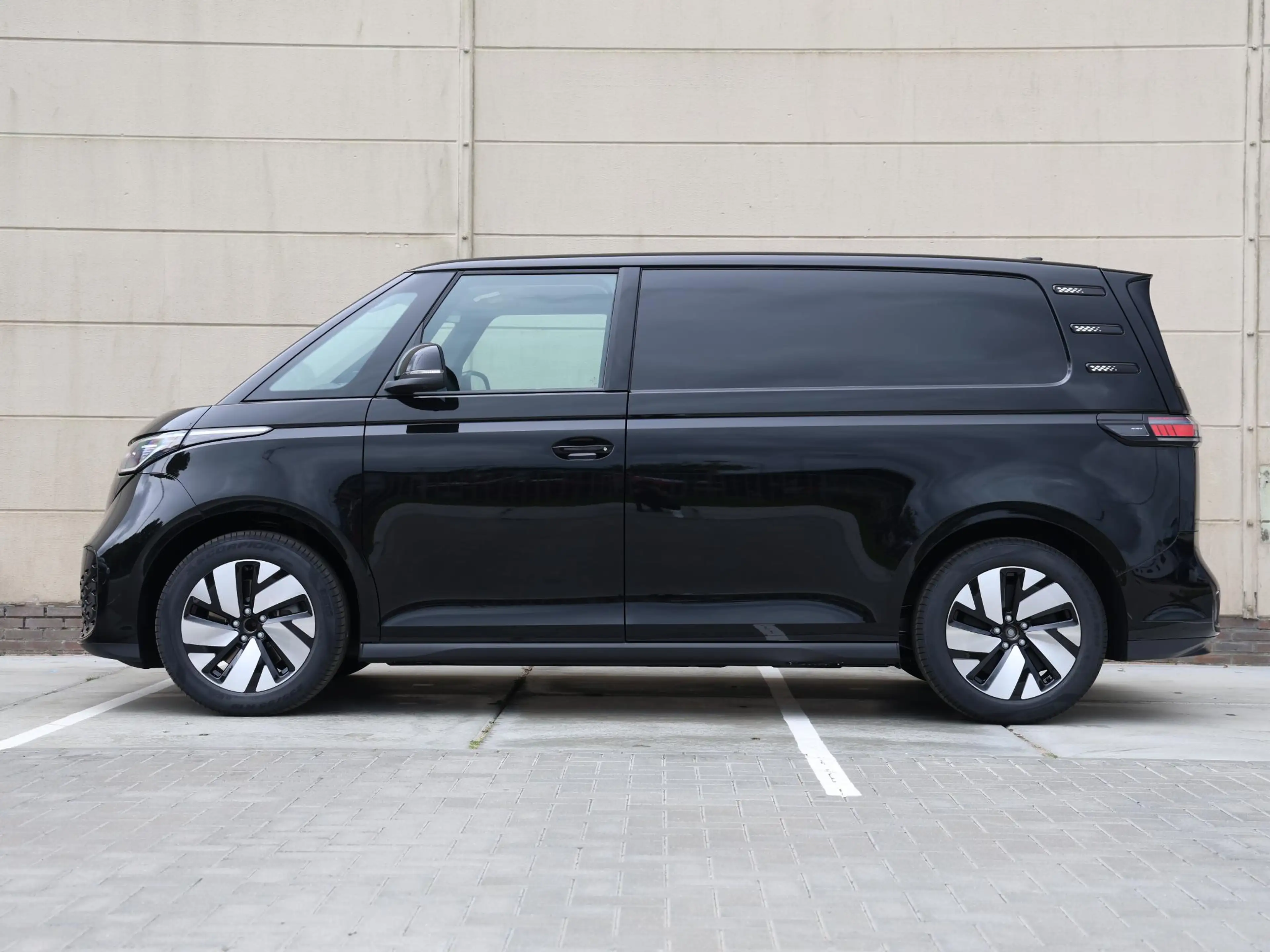 Volkswagen ID. Buzz Cargo Bulli Limited Edition 79 kWh 286PK | December rijd — photo 9