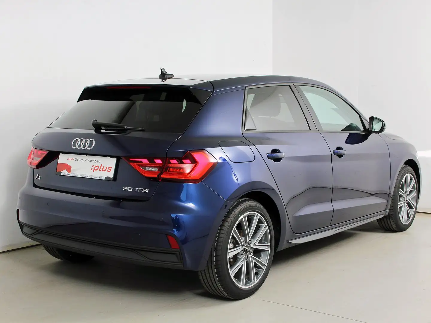 Audi A1 30 TFSI intense Blau - 2
