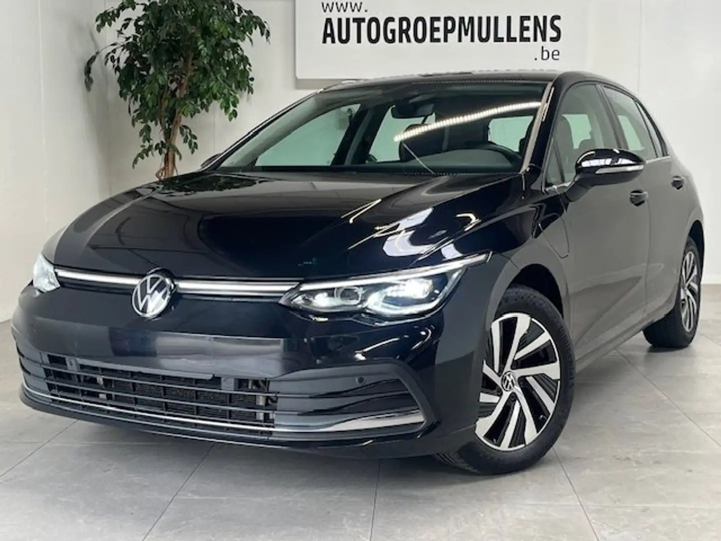 Volkswagen Golf eHybrid Style Business 1.5 201pk DSG MY2023 Zwart - 2