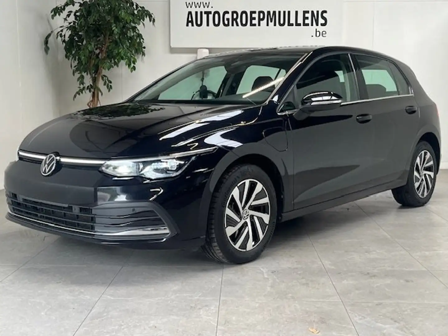 Volkswagen Golf eHybrid Style Business 1.5 201pk DSG MY2023 Zwart - 1