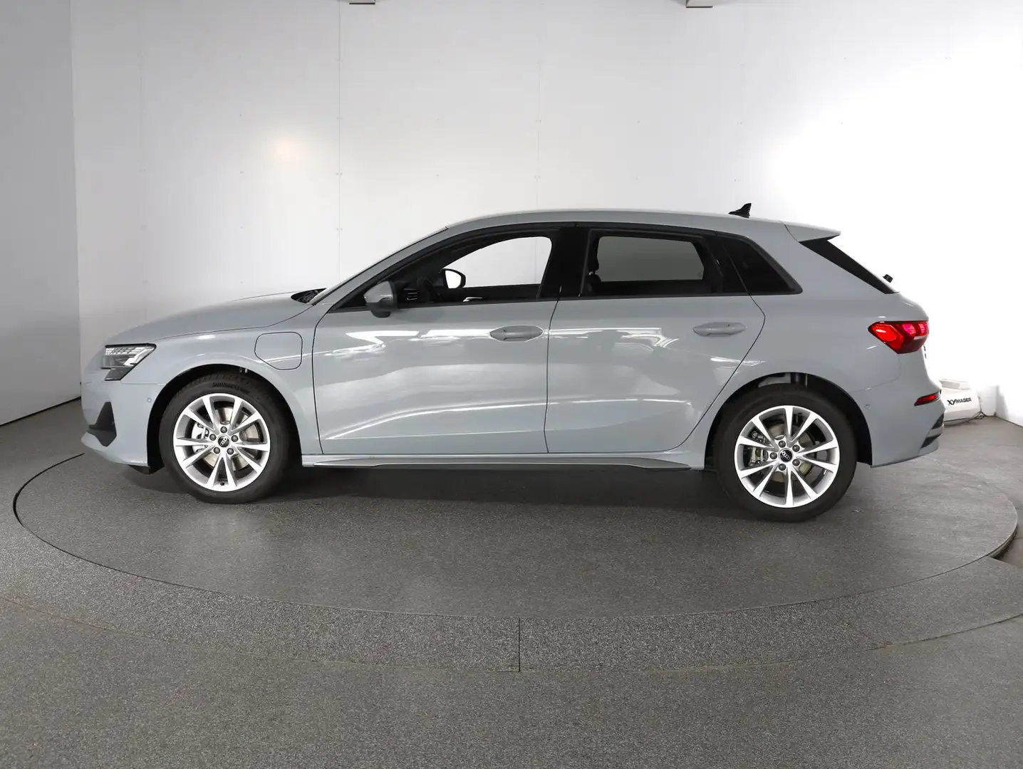 Audi A3 40 TFSI e Grau - 2