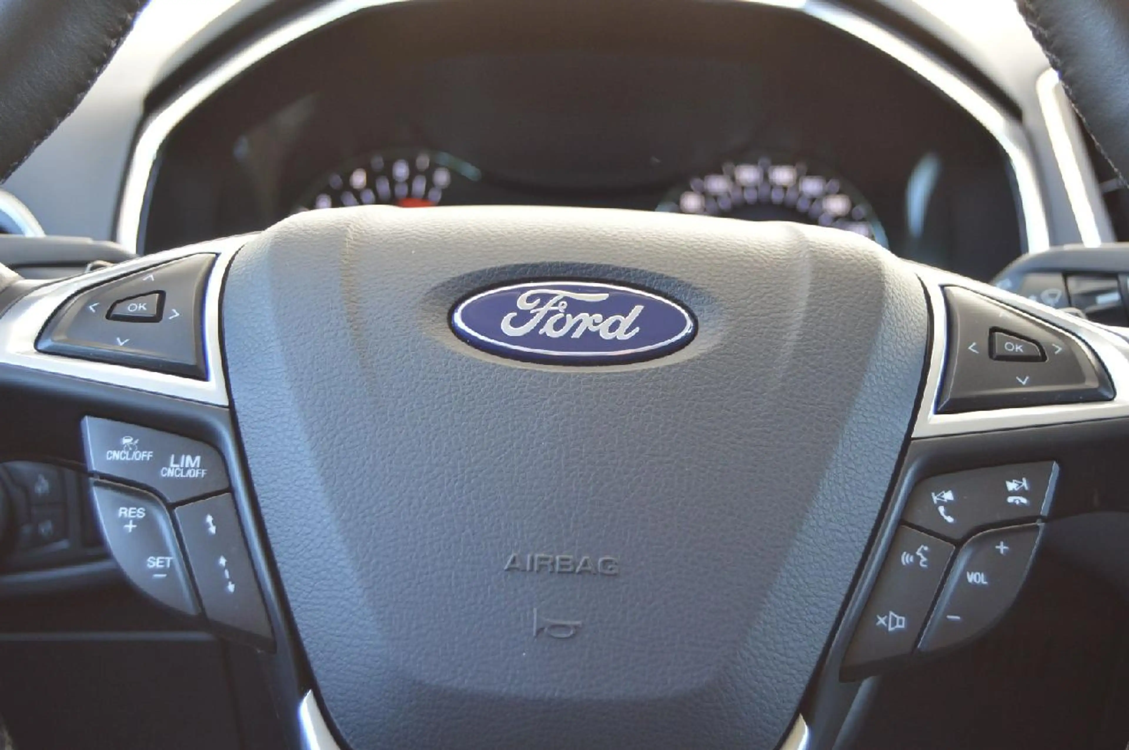 Ford S-Max Titanium — photo 11