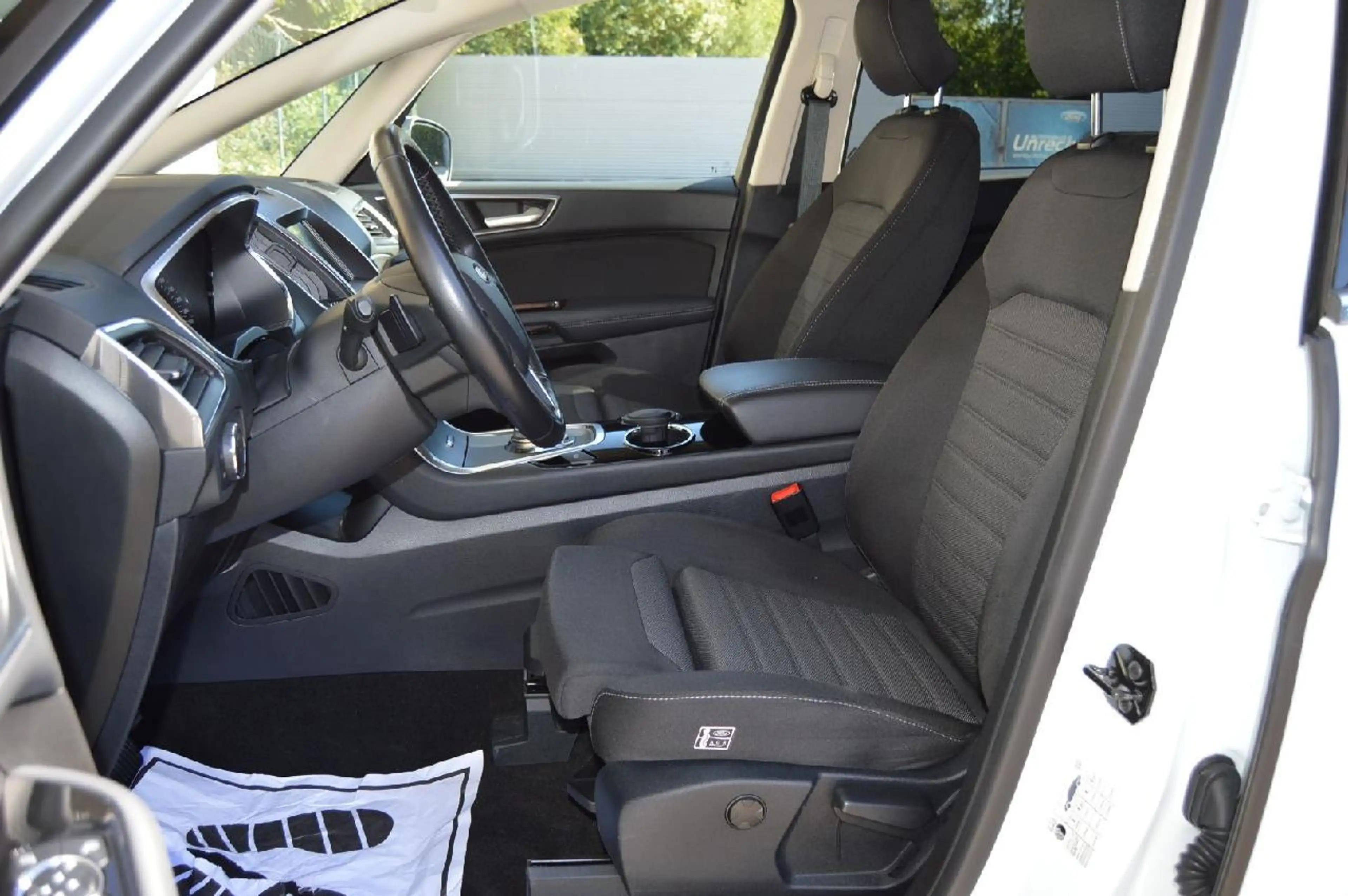 Ford S-Max Titanium — photo 7