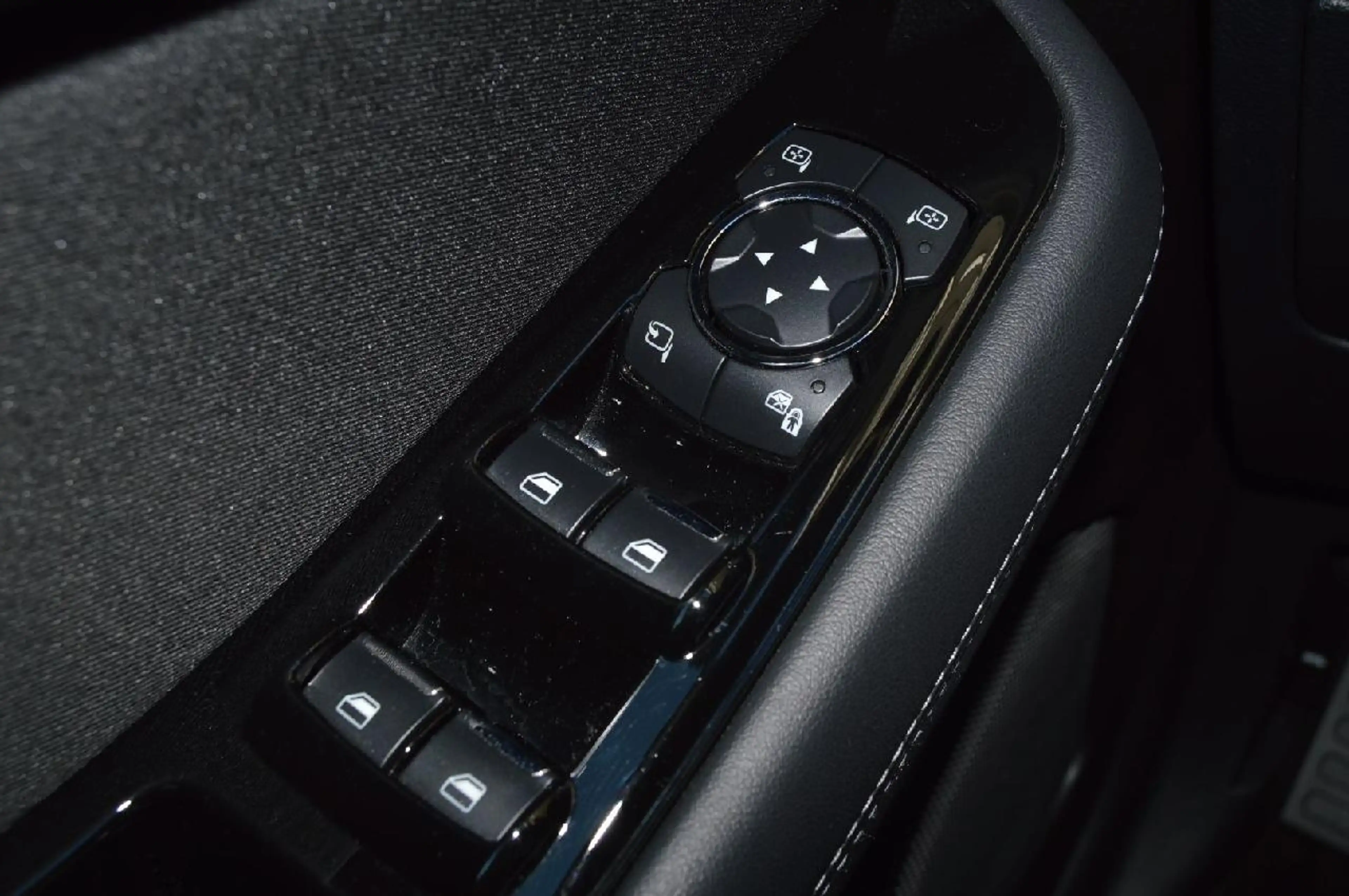 Ford S-Max Titanium — photo 14