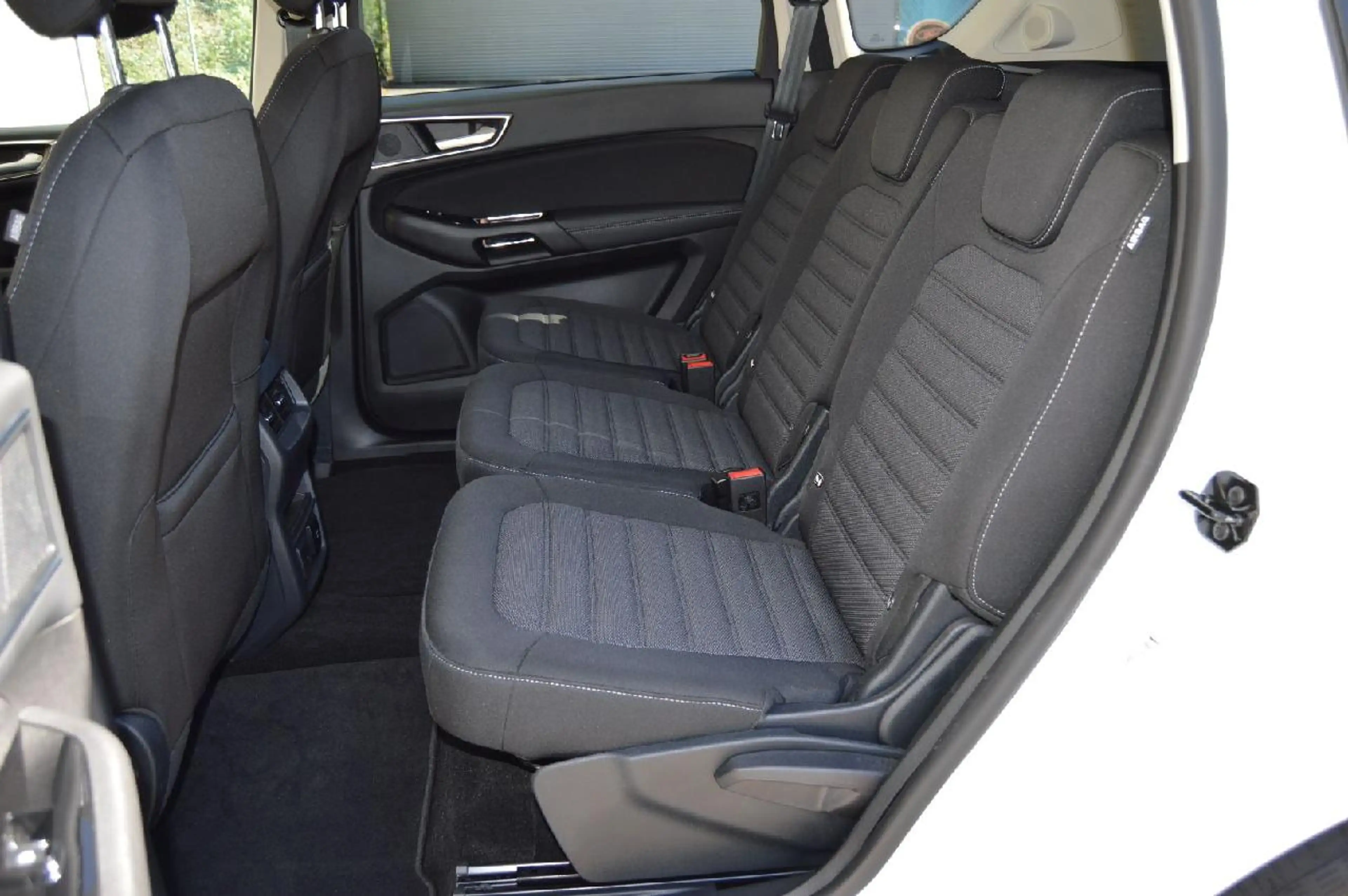 Ford S-Max Titanium — photo 8