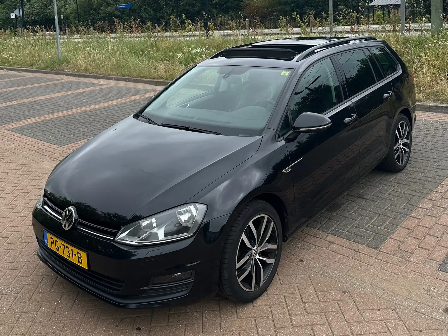 Volkswagen Golf Golf 1.2 TSI Highline Zwart - 1