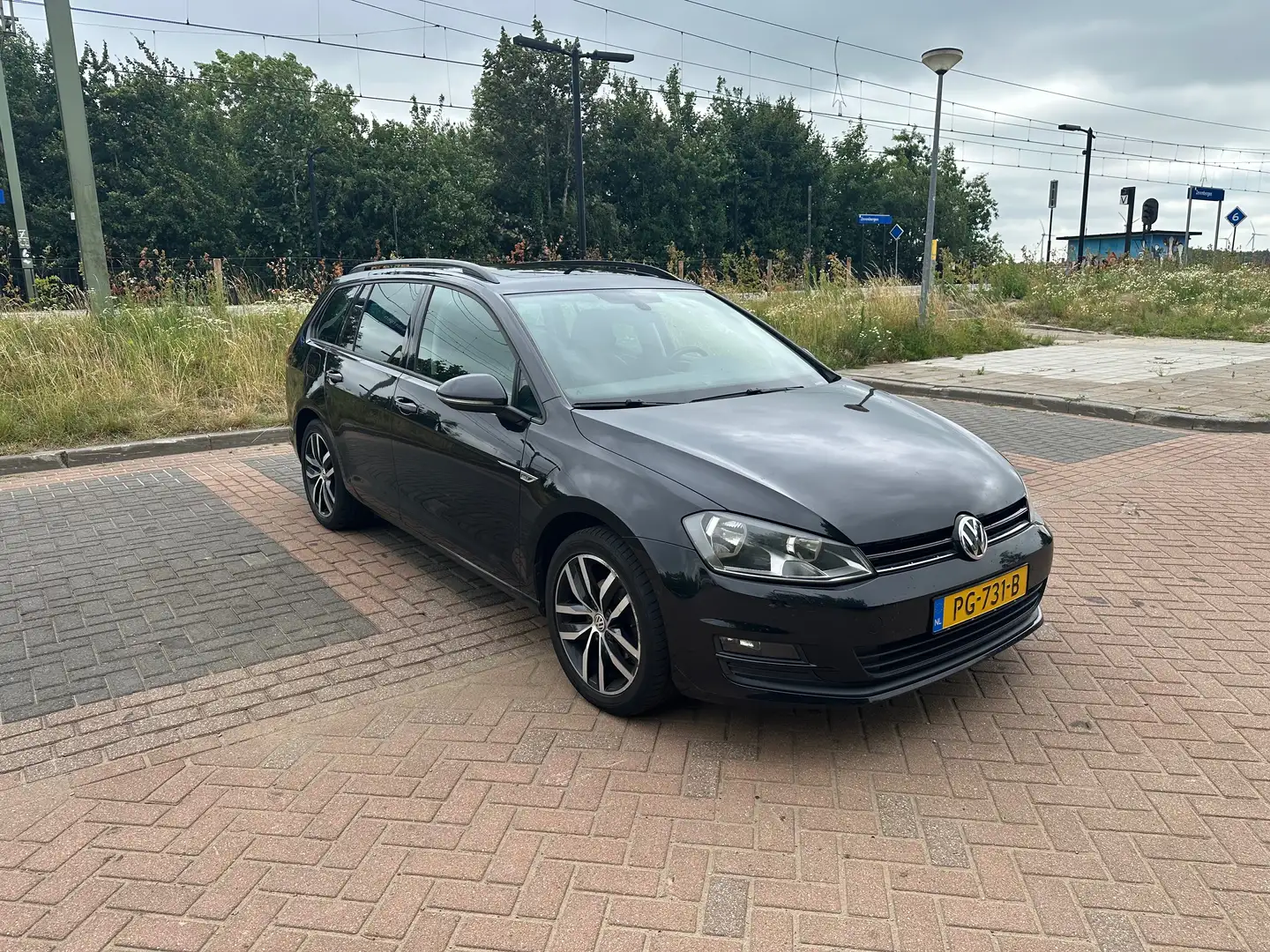 Volkswagen Golf Golf 1.2 TSI Highline Zwart - 2