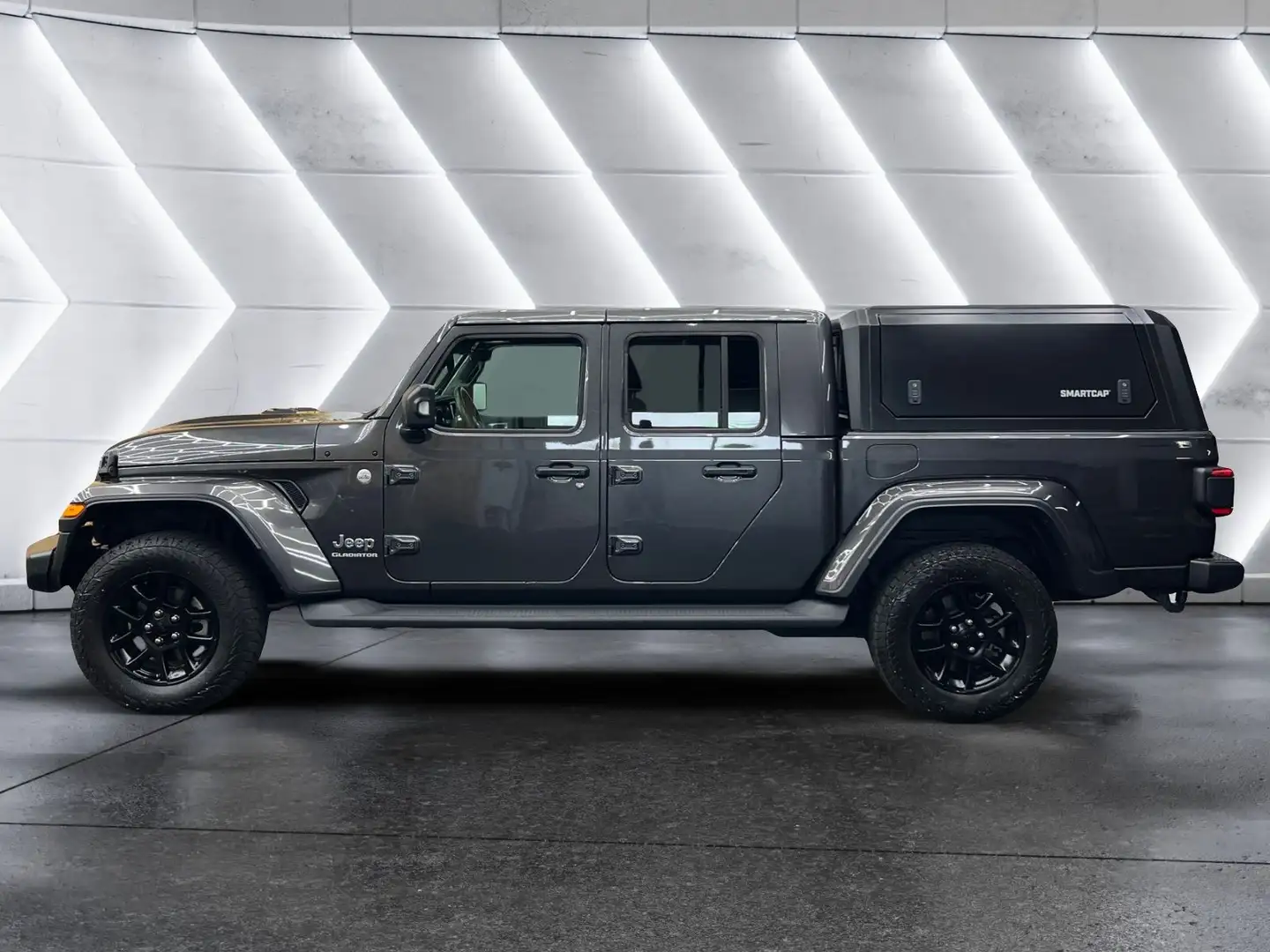 Jeep Gladiator Pick-Up 3,0 V6 **Overland** Grau - 2