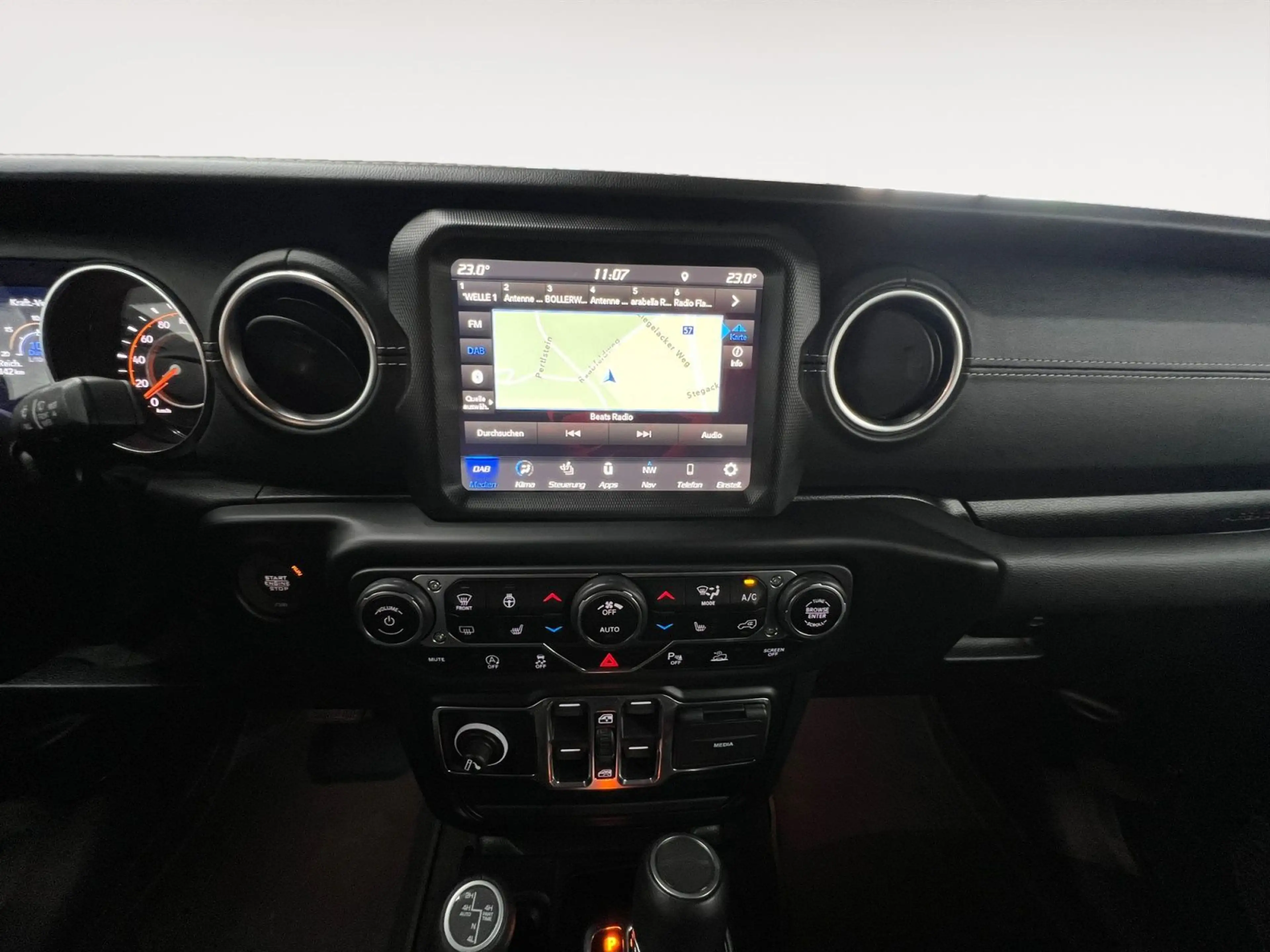 Jeep Gladiator Pick-Up 3,0 V6 **Overland** — photo 11