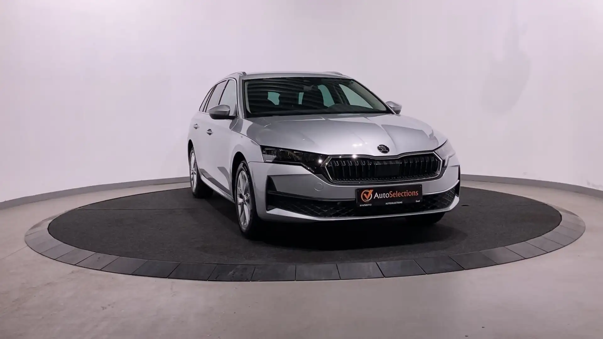 Skoda Octavia Combi/Camera/Automaat/ MHEV Nieuw Model!!! Argent - 2