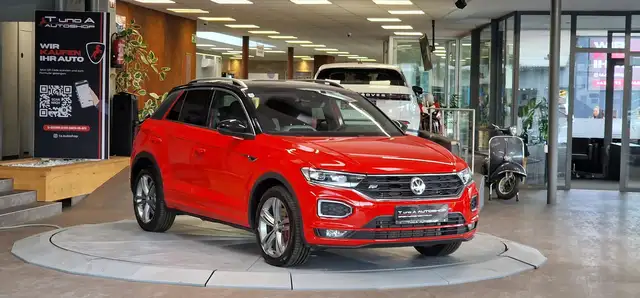 Volkswagen T-Roc view 3