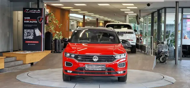 Volkswagen T-Roc view 2