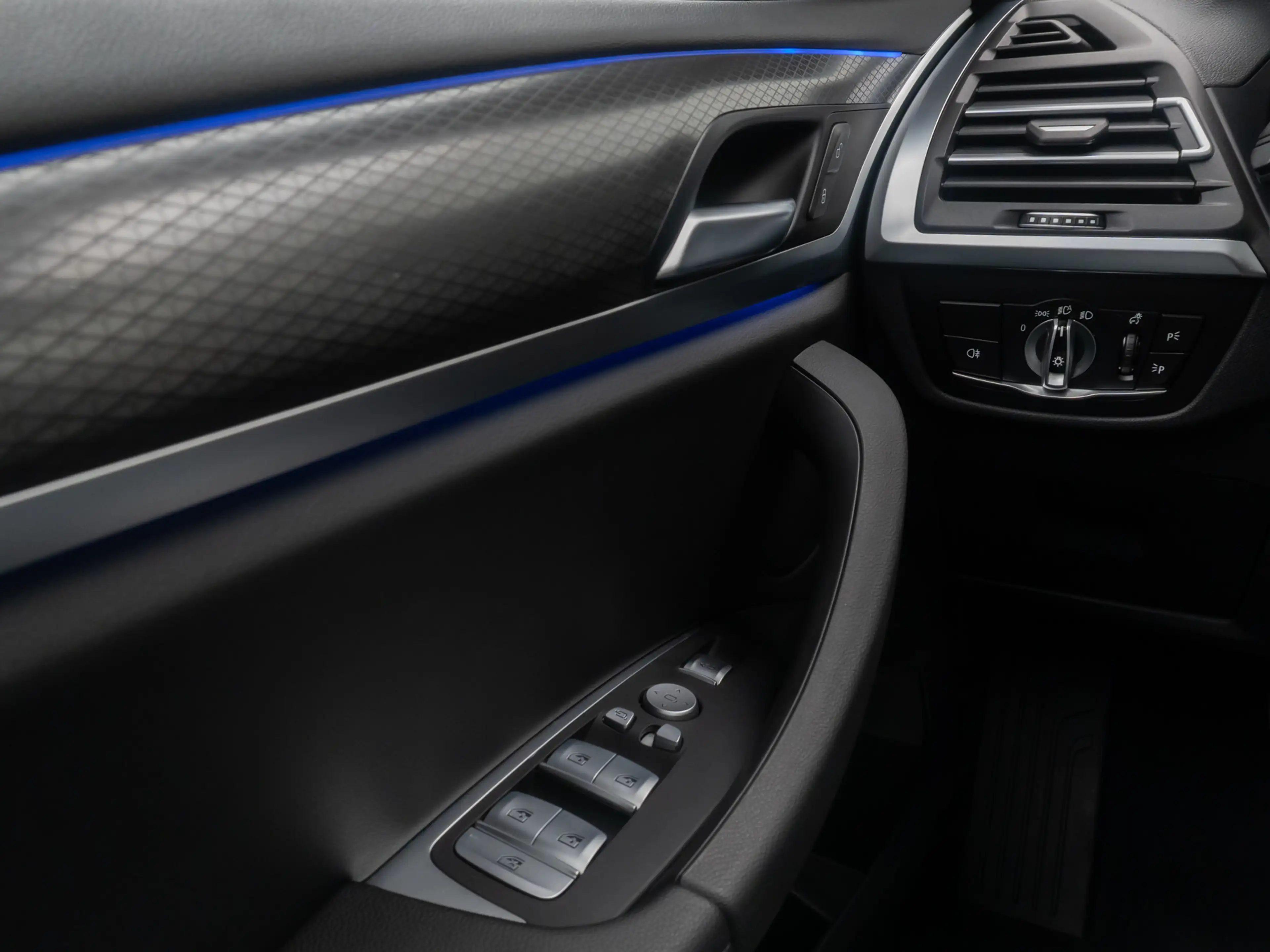 BMW X3 M Sport Laser Pano Kamera HUD DAB HiFi — photo 35