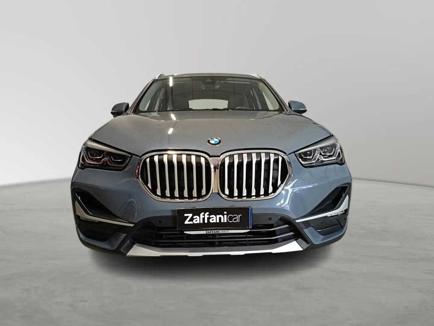 BMW X1 sDrive18i xLine Gris - 2