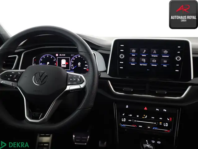 Volkswagen T-Roc view 11
