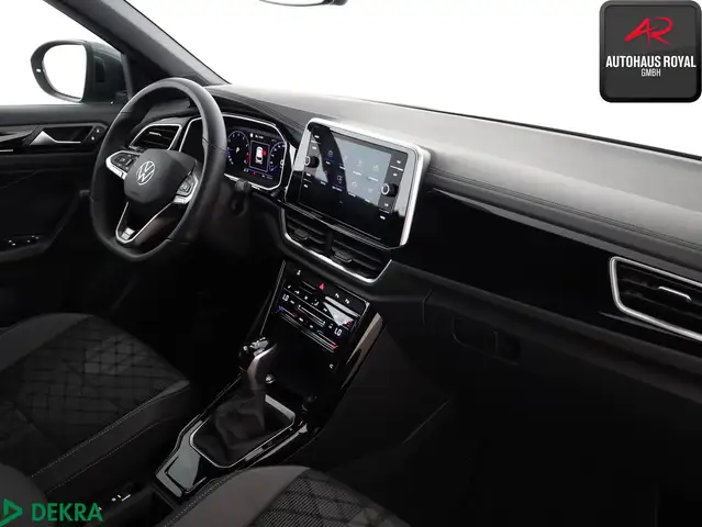 Volkswagen T-Roc view 9