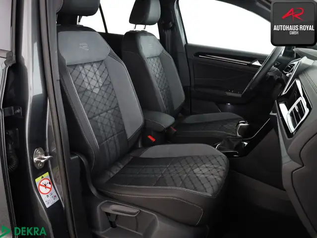 Volkswagen T-Roc view 12