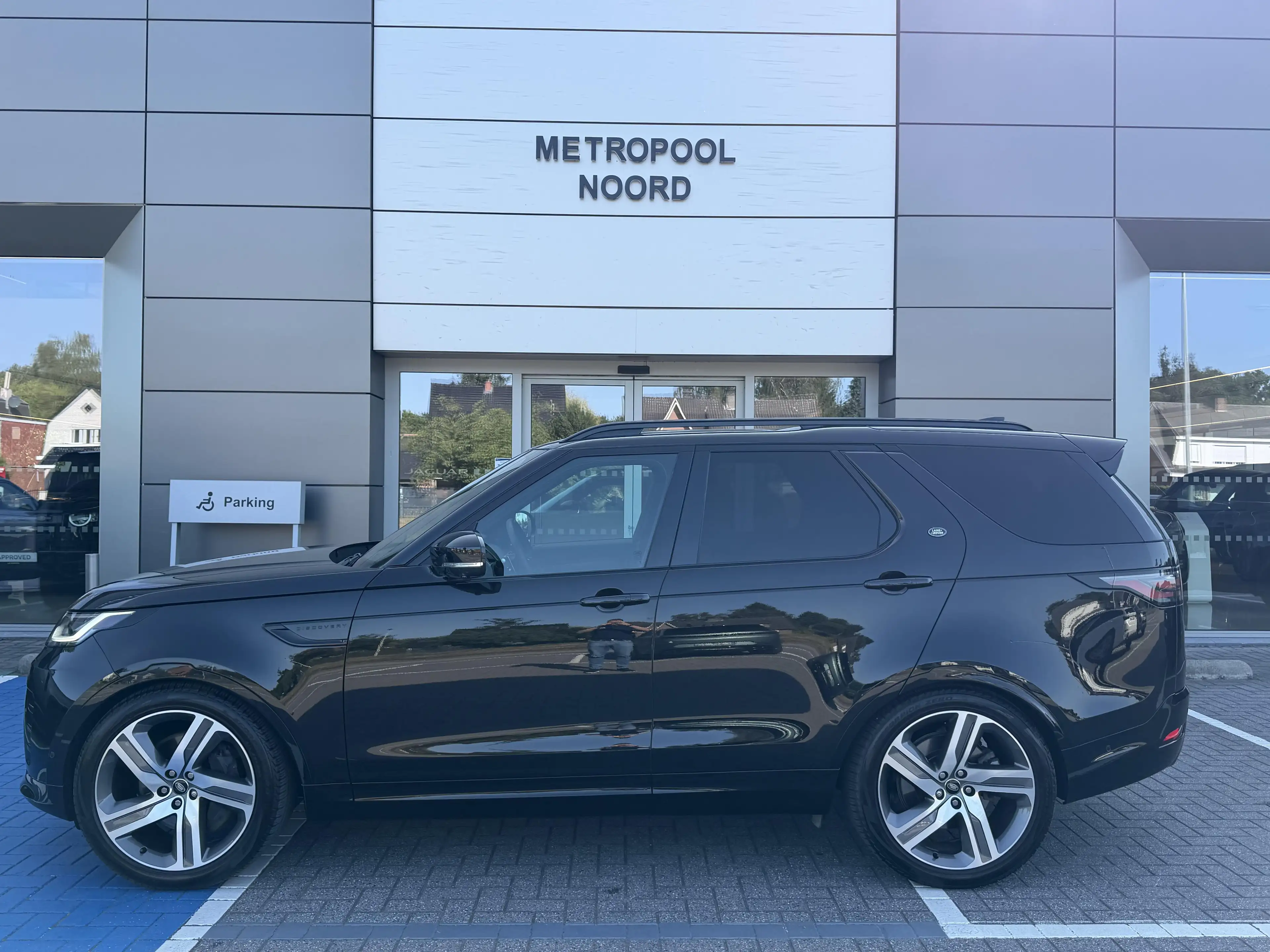 Land Rover Discovery D350 Dynamic SE // 7 Zit — photo 3