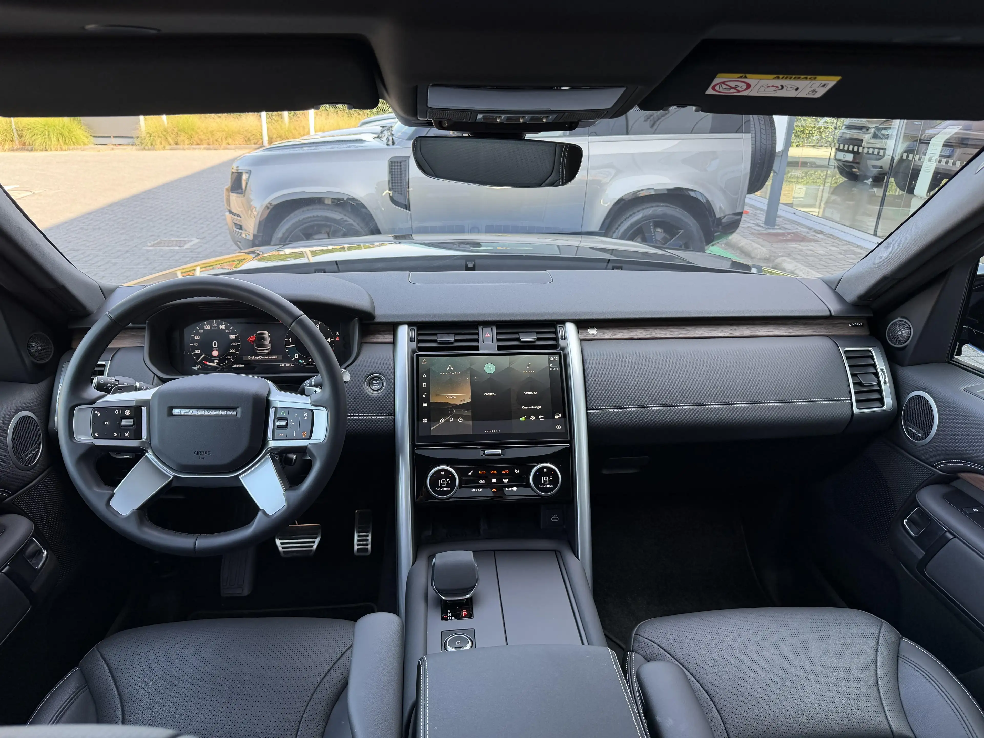 Land Rover Discovery D350 Dynamic SE // 7 Zit — photo 8