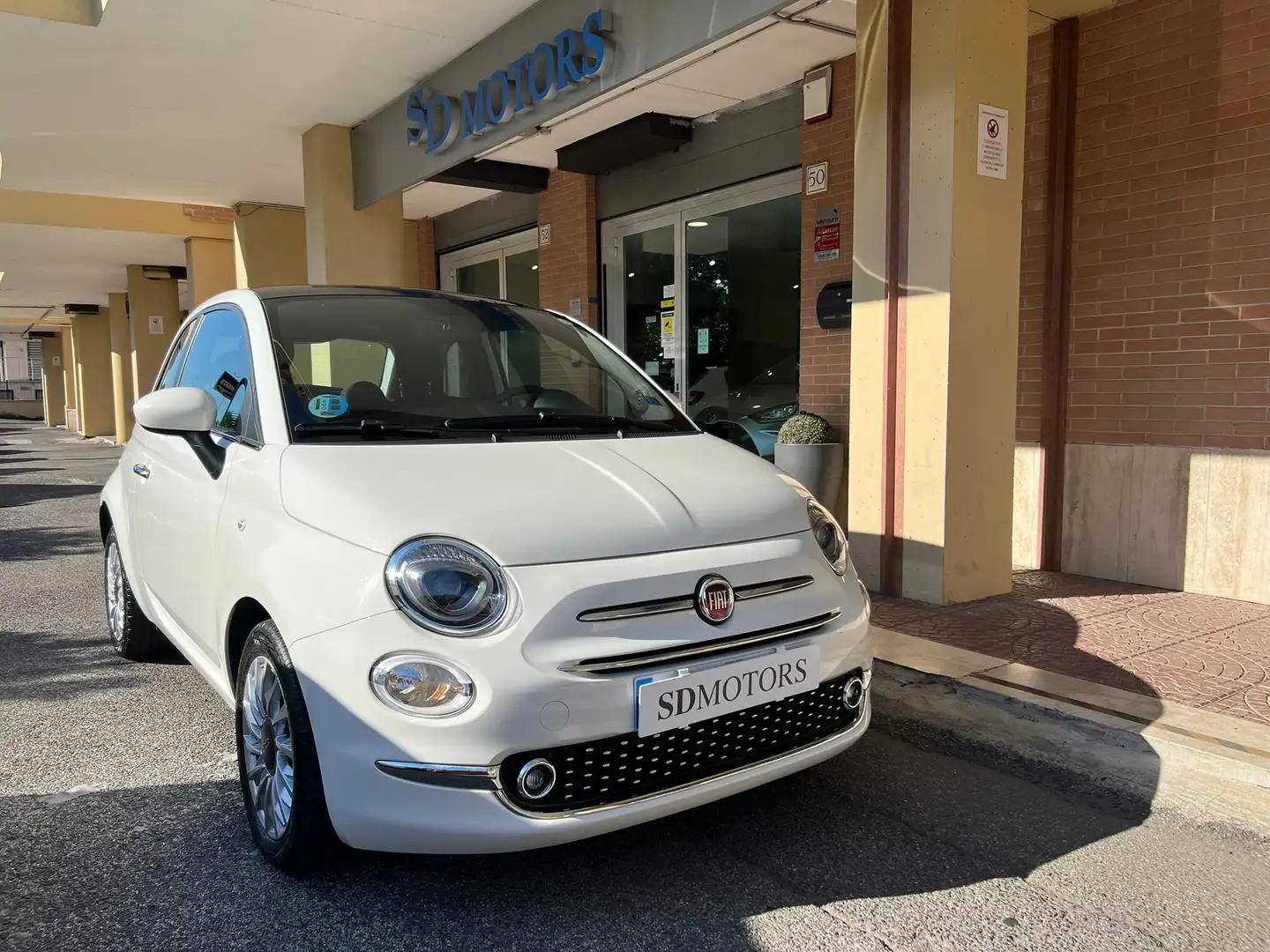 Fiat 500 1.0 Hybrid Dolcevita *Promo SD 2025* Blanc - 1