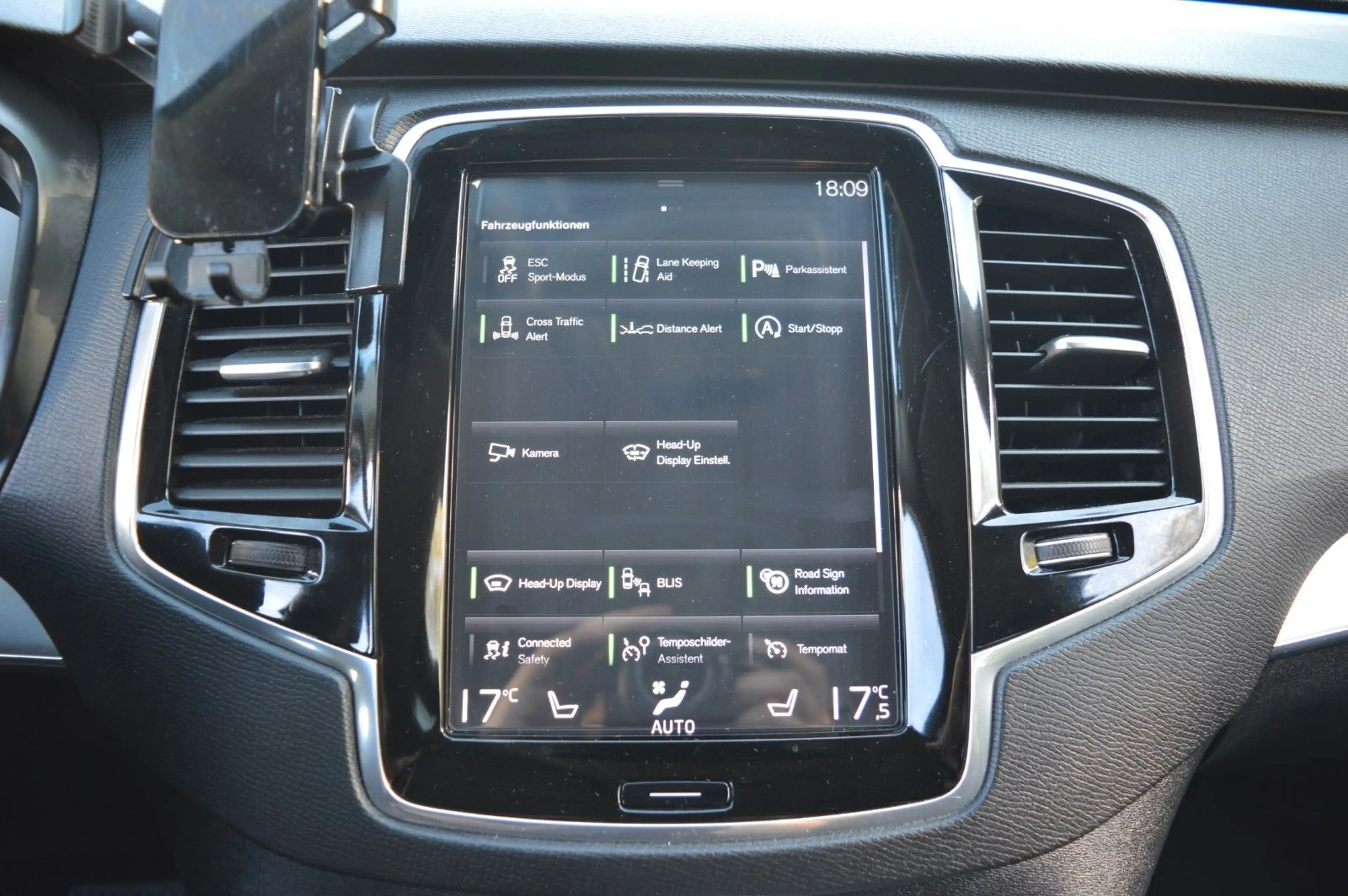 Volvo XC90 Momentum AWD 173/KW/235PS — photo 15