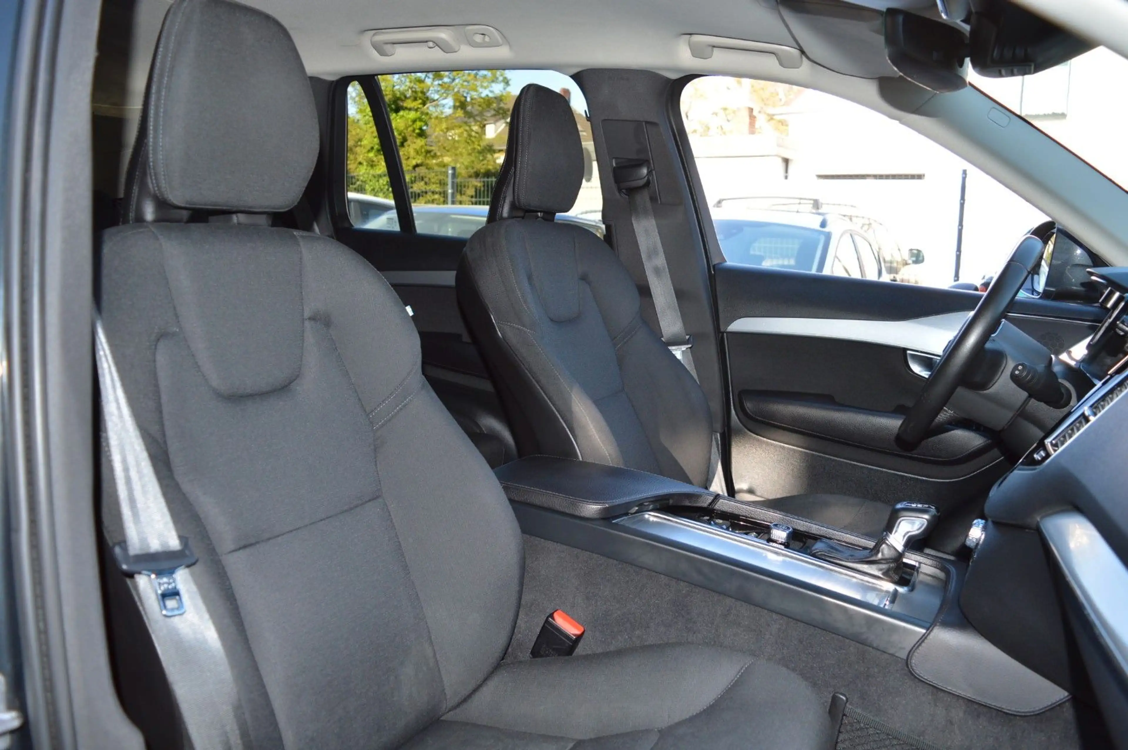 Volvo XC90 Momentum AWD 173/KW/235PS — photo 8