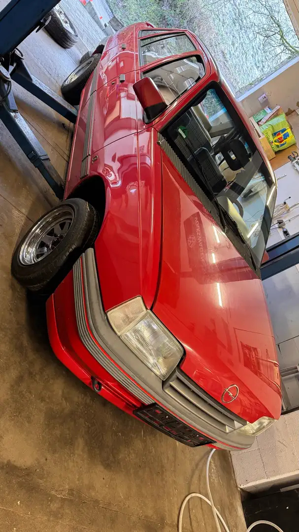 Opel Kadett Червоний - 2