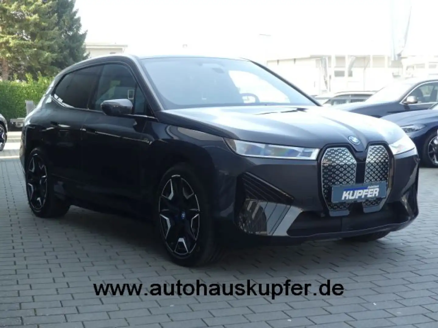 BMW iX M60 Sportpak.AHK°22-LASER°PANO°Massag°Bowers Šedá - 2