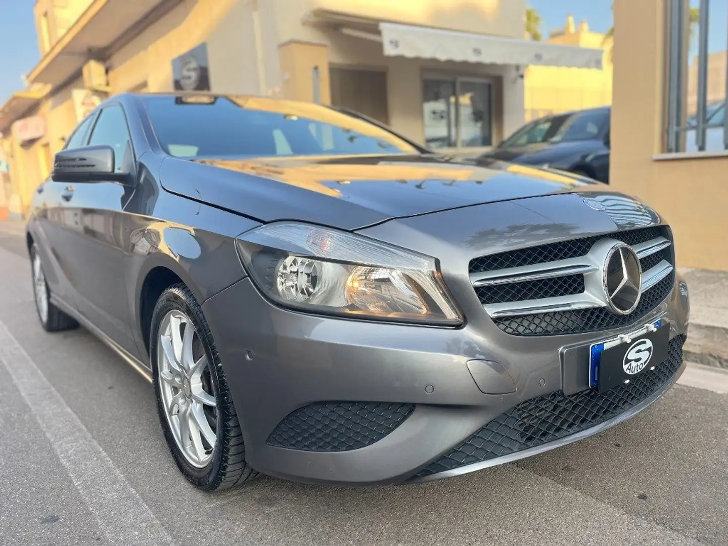 Mercedes-Benz A 180 CDI Sport Gris - 2