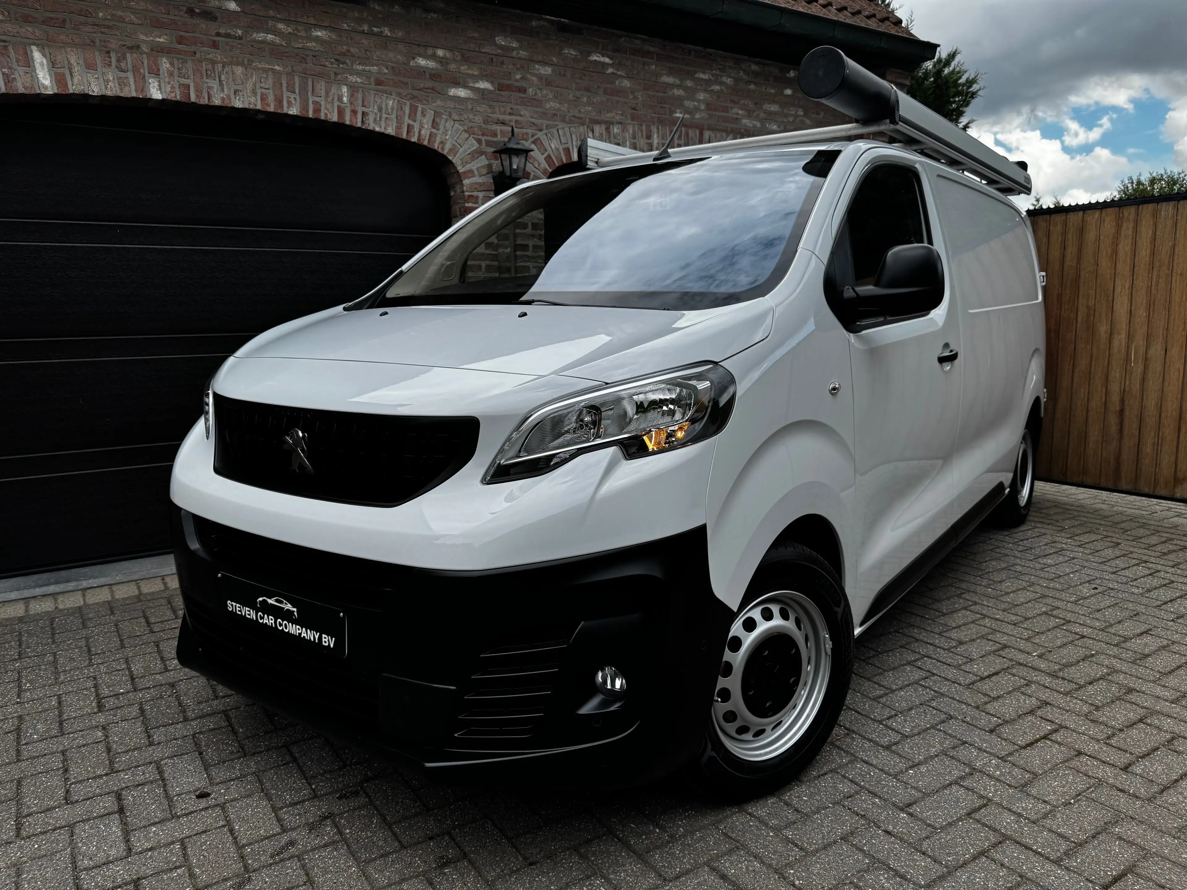 Peugeot Expert | BTW INCL | L2 | AUTOMAAT | DAKREK | NAVI | CAMERA | ACC | BLIND SPOT | FRONT ASSIST | CARPLAY |