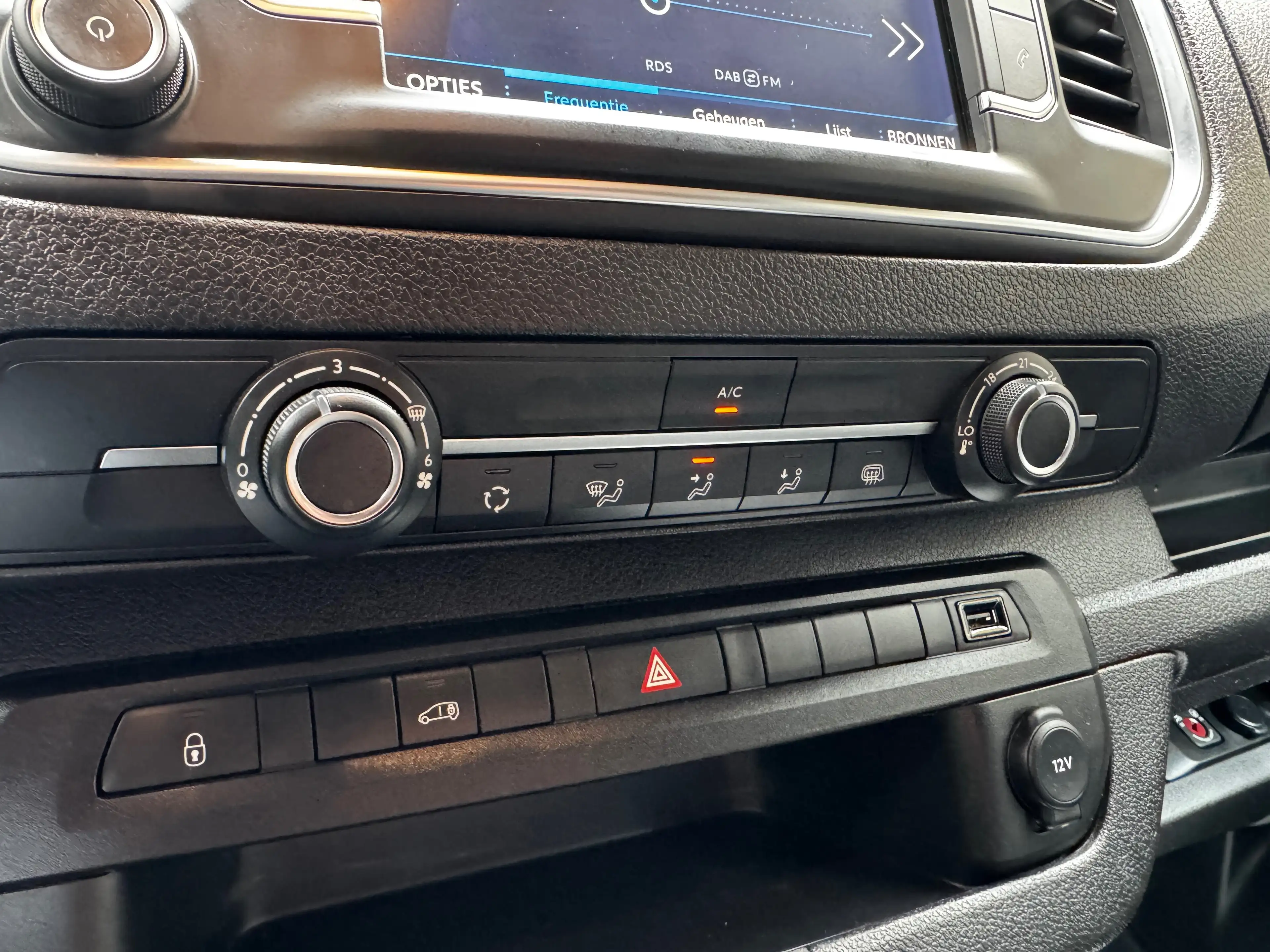Peugeot Expert | BTW INCL | L2 | AUTOMAAT | DAKREK | NAVI | CAMERA | ACC | BLIND SPOT | FRONT ASSIST | CARPLAY | — photo 15