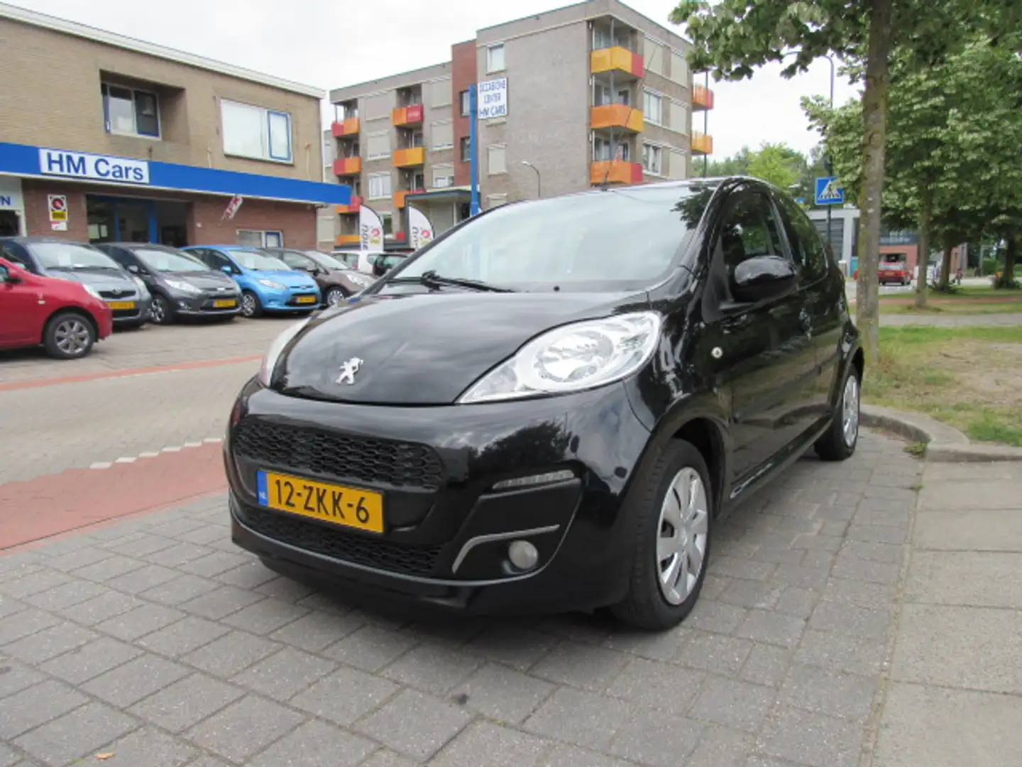 Peugeot 107 1.0 68PK 5DRS Airco Active Zwart - 1
