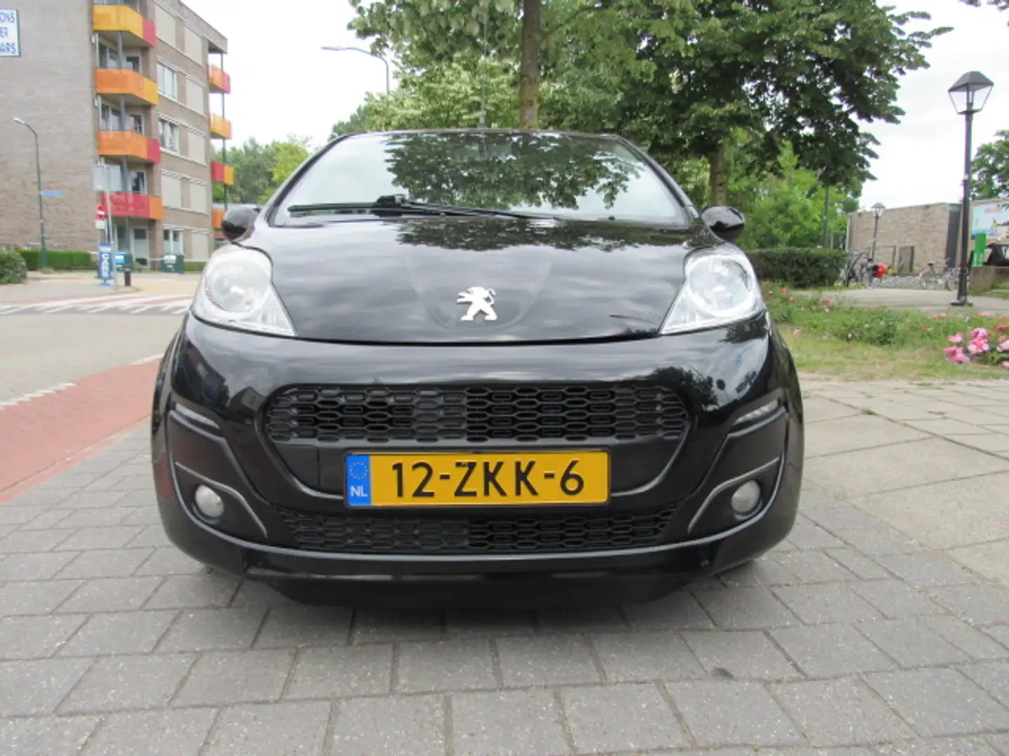 Peugeot 107 1.0 68PK 5DRS Airco Active Zwart - 2
