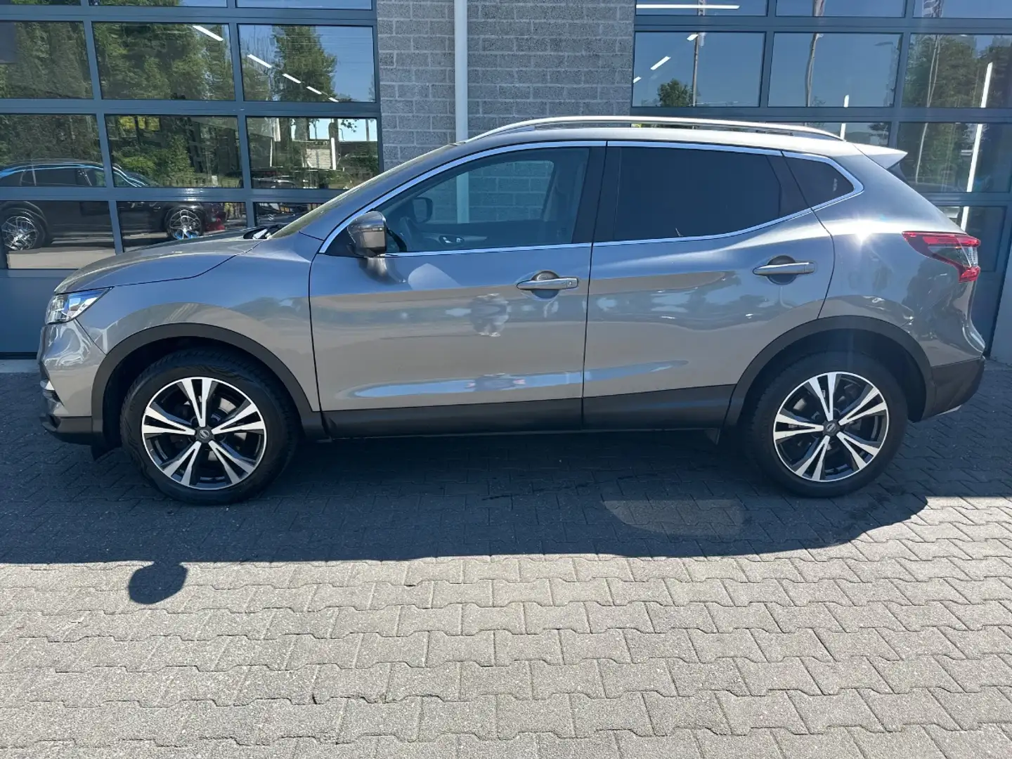 Nissan Qashqai 1.2 N-Vision | PANORAMADAK | 360 CAMERA | Grijs - 2