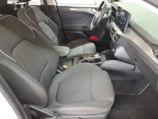Ford Focus view 8
