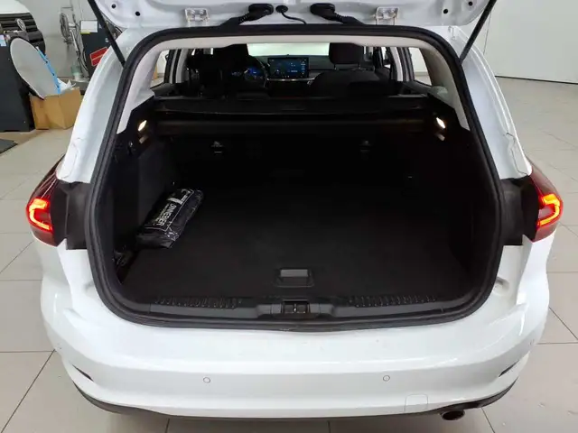 Ford Focus view 15