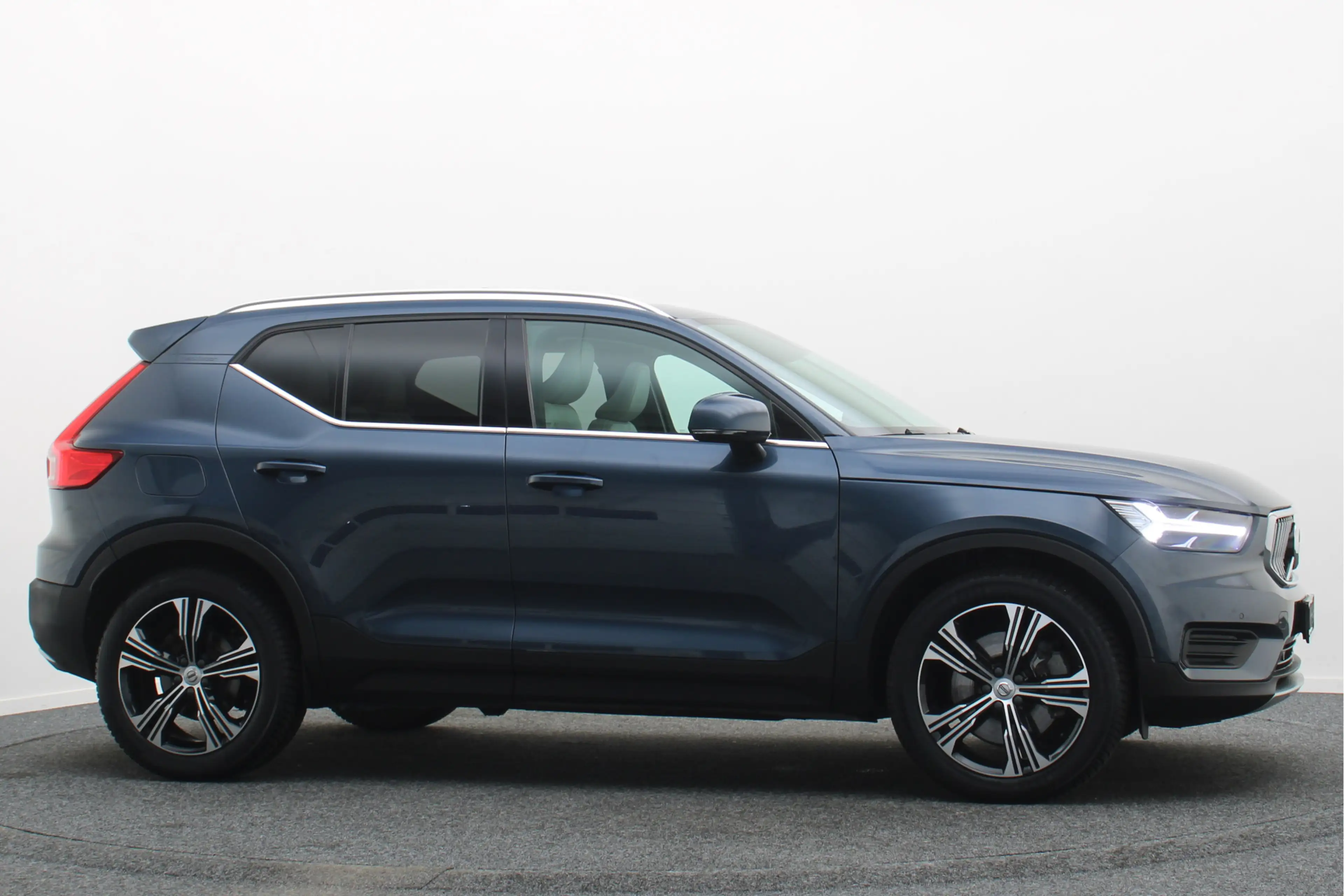 Volvo XC40 1.5 T5 Twin Engine Inscription Leer, Panoramadak, — photo 23