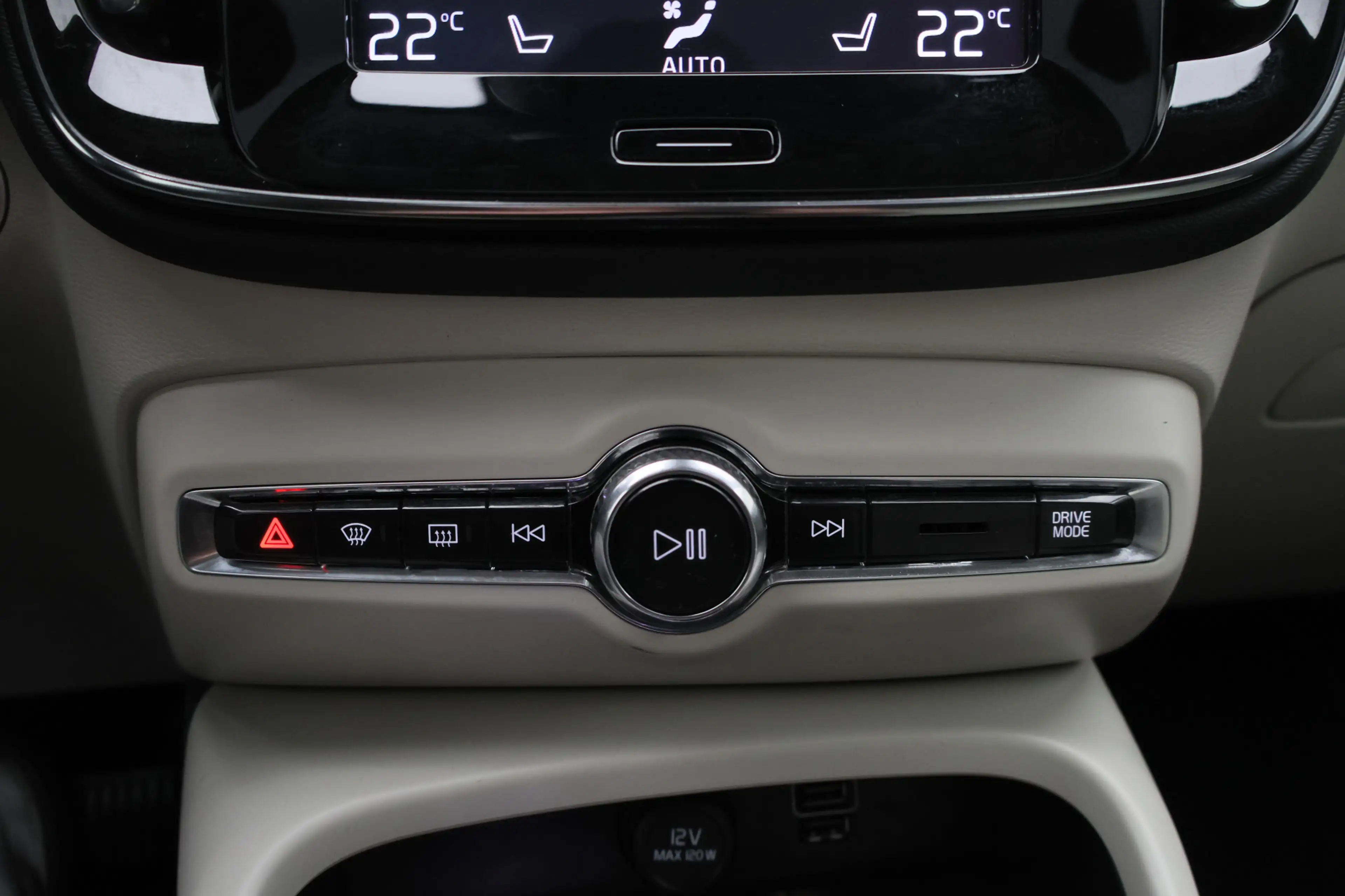 Volvo XC40 1.5 T5 Twin Engine Inscription Leer, Panoramadak, — photo 43