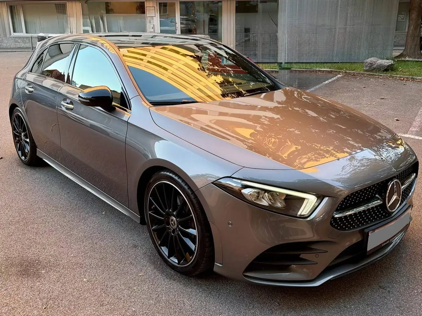 Mercedes-Benz A 200 Mercedes A 200 AMG Line Aut. | Panorama | Burmester | Night-Paket | 8-fach bereift Grau - 1