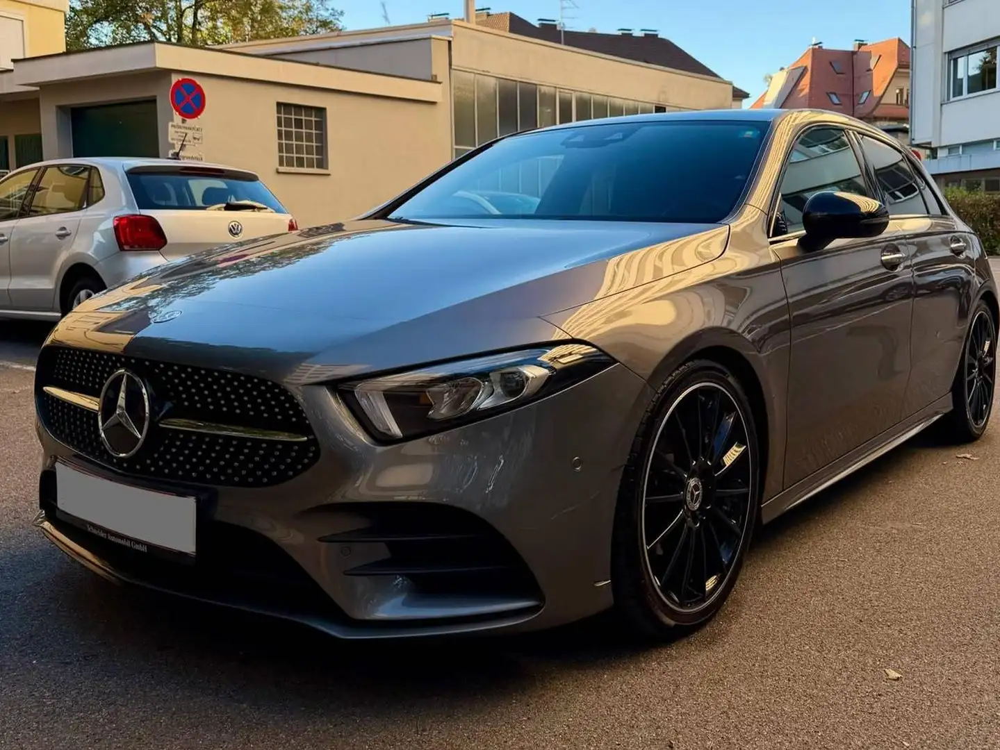 Mercedes-Benz A 200 Mercedes A 200 AMG Line Aut. | Panorama | Burmester | Night-Paket | 8-fach bereift Grau - 2