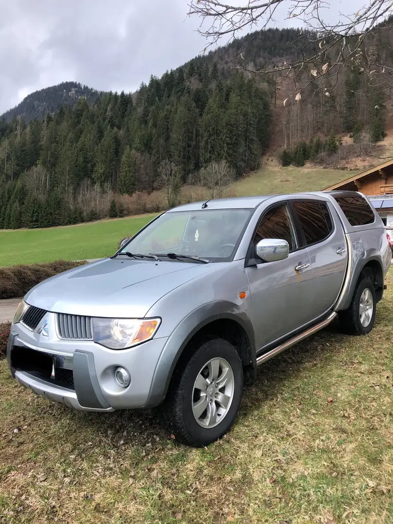 Mitsubishi Outlander 2,0 DI-D Instyle RalliTronic Gris - 1