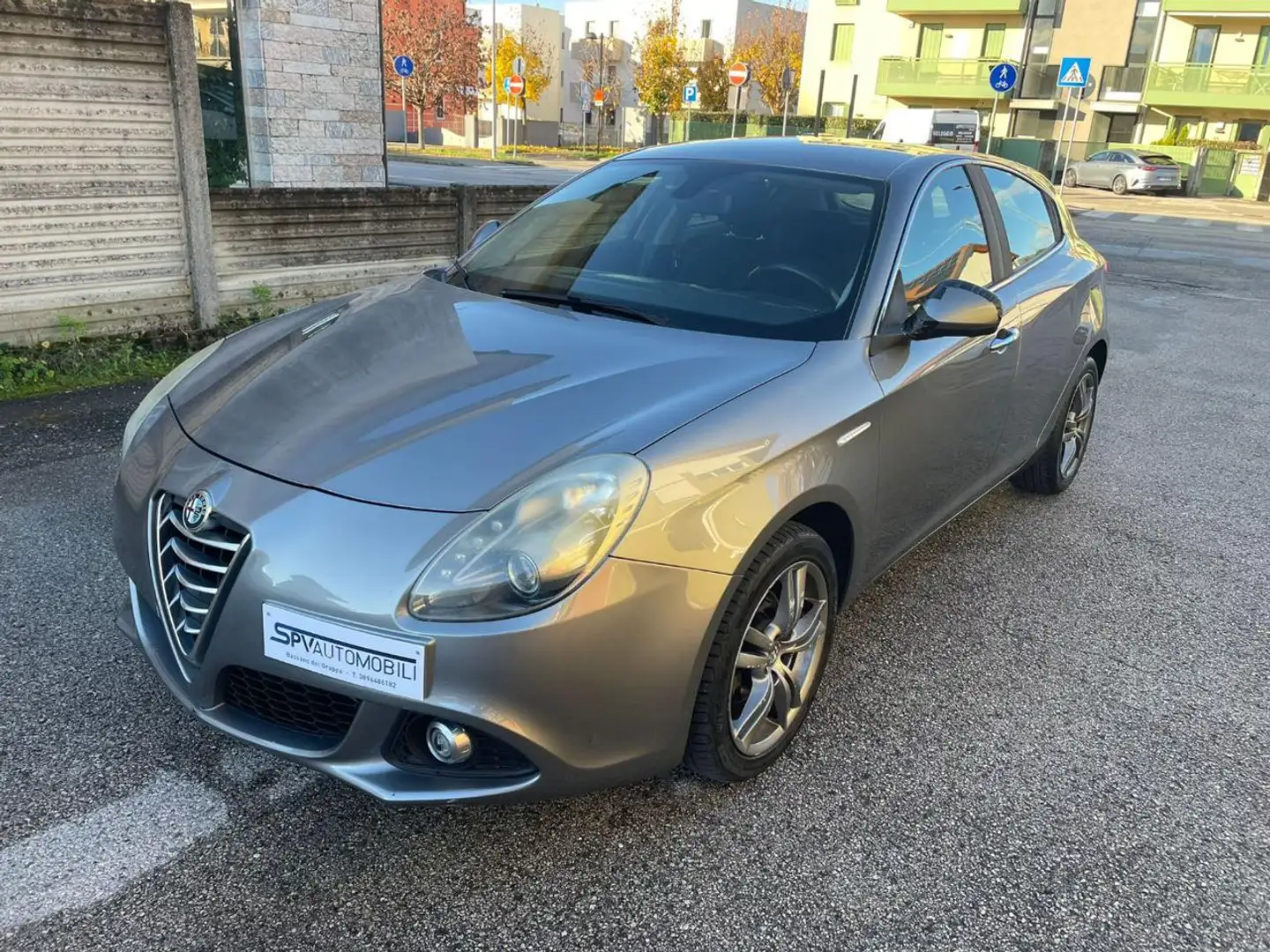 Alfa Romeo Giulietta 1.6 JTDm-2 105 CV Exclusive Grau - 2