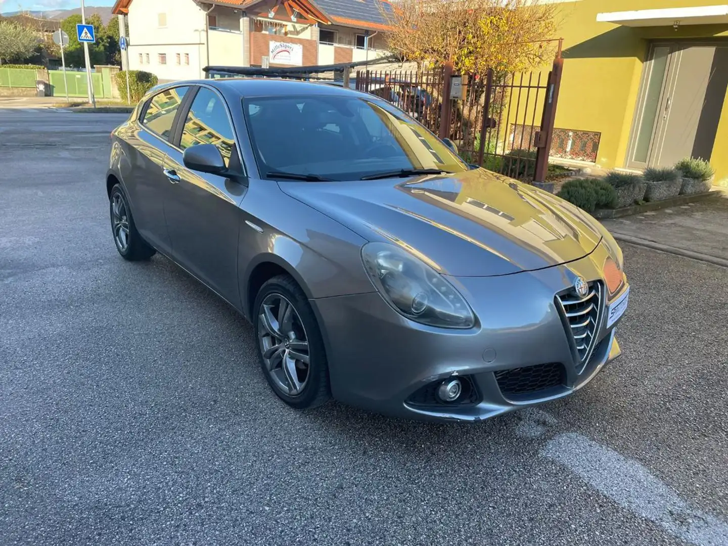 Alfa Romeo Giulietta 1.6 JTDm-2 105 CV Exclusive Grau - 1
