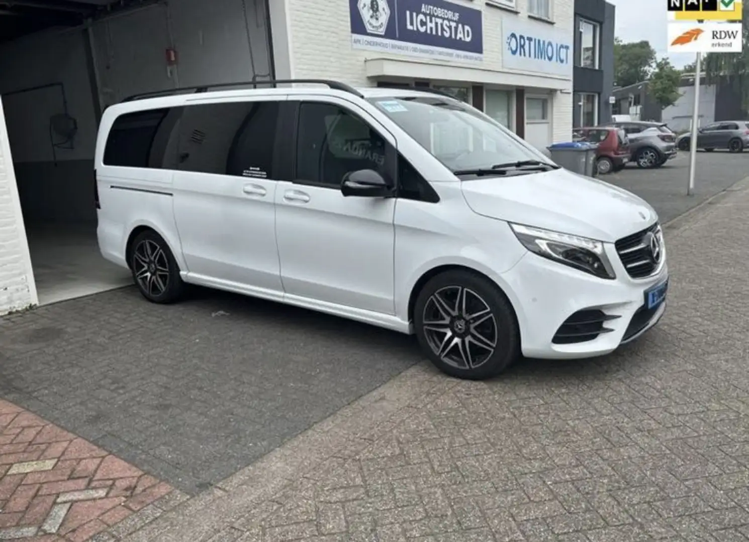 Mercedes-Benz V 220 CDI extralang 7G-TRONIC Avantgarde - 1