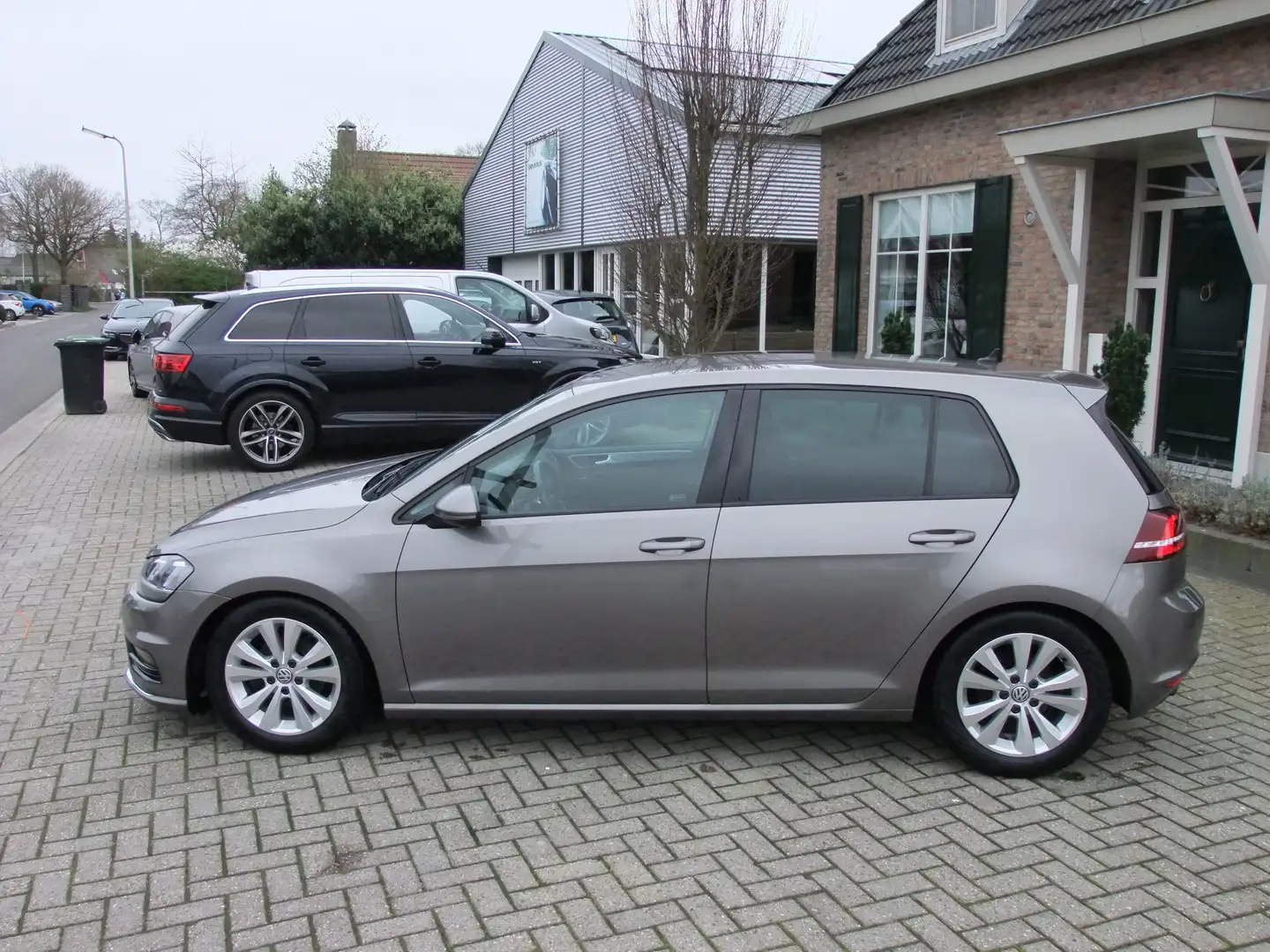 Volkswagen Golf 1.0 TSI Connected Series , Camera , Pdc V+A , Led Gris - 2